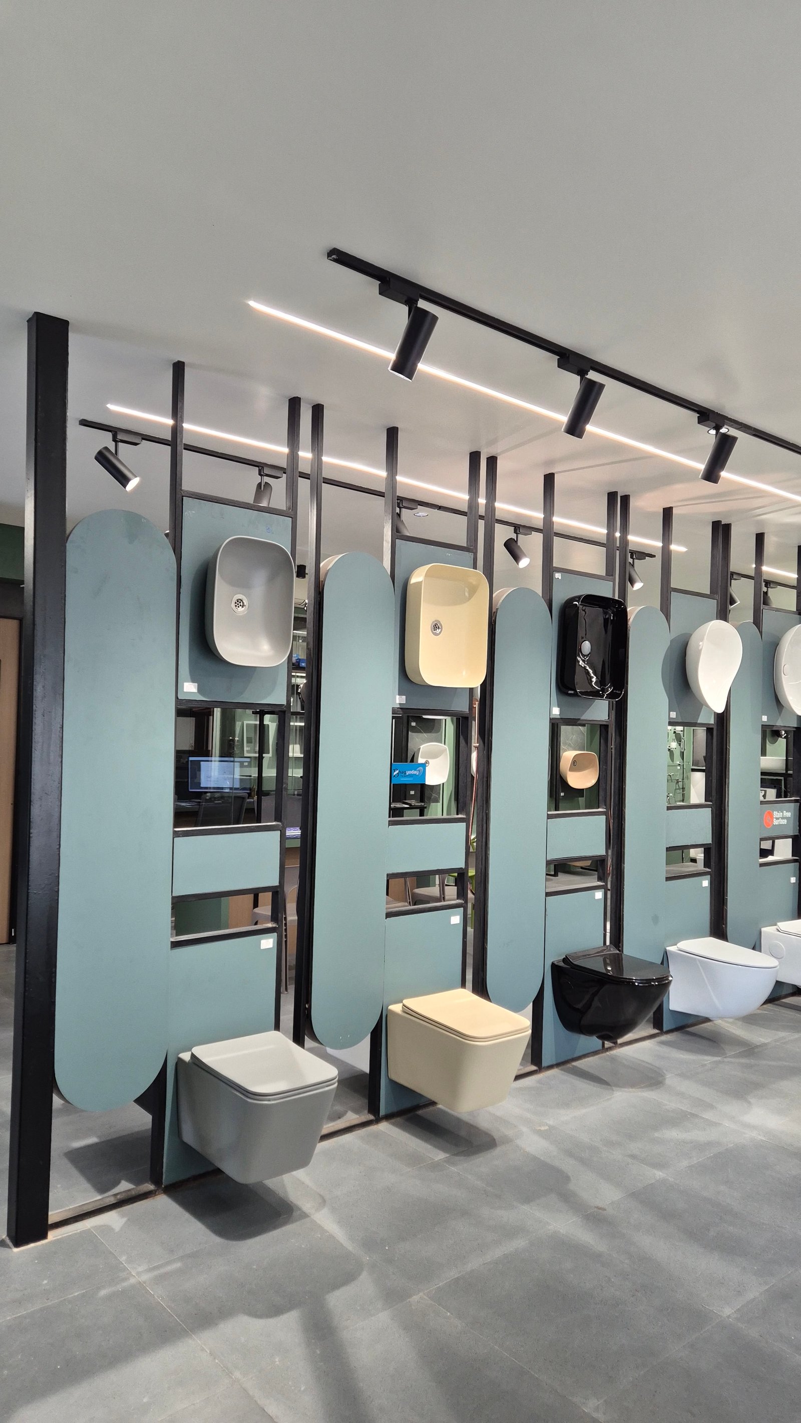 Om Traders Showroom 5