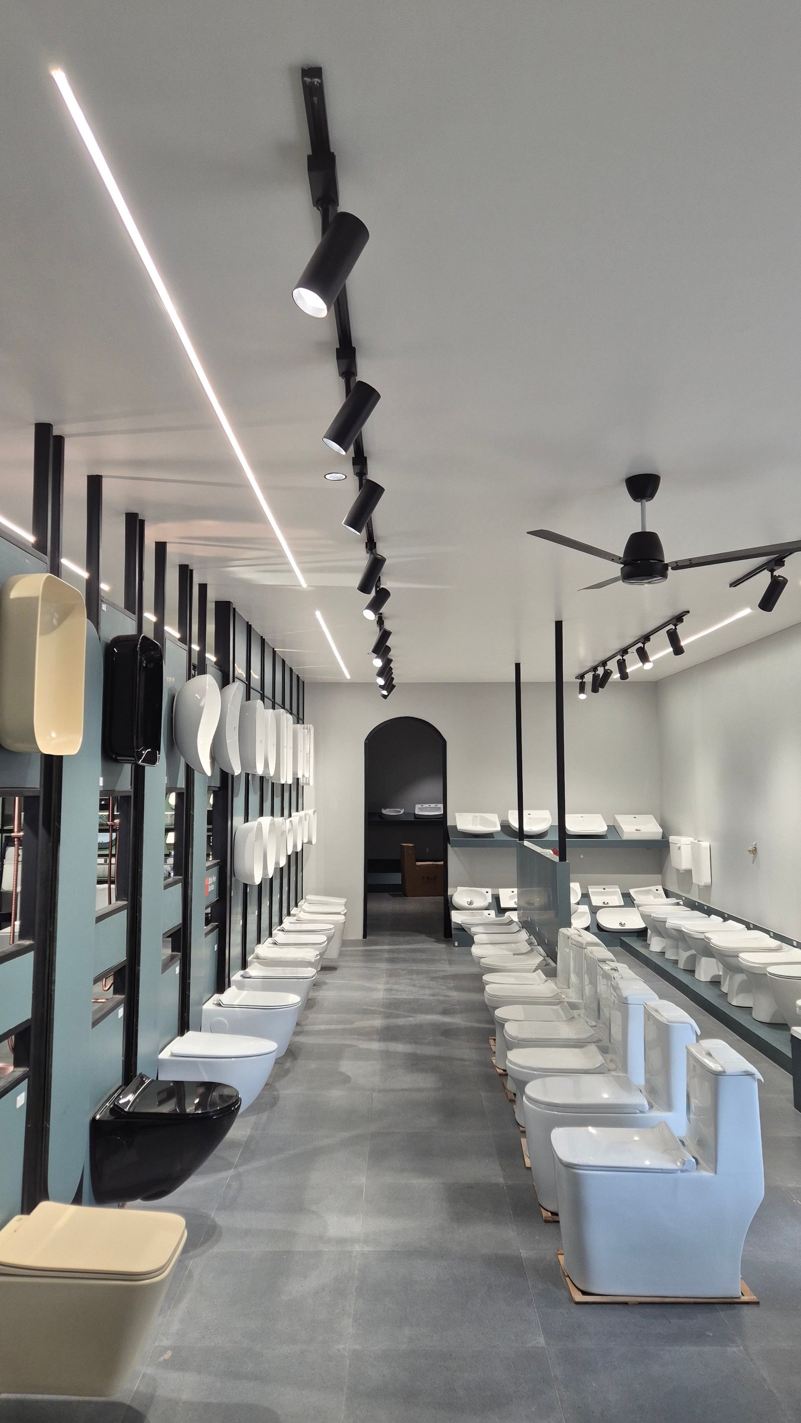 Om Traders Showroom 6